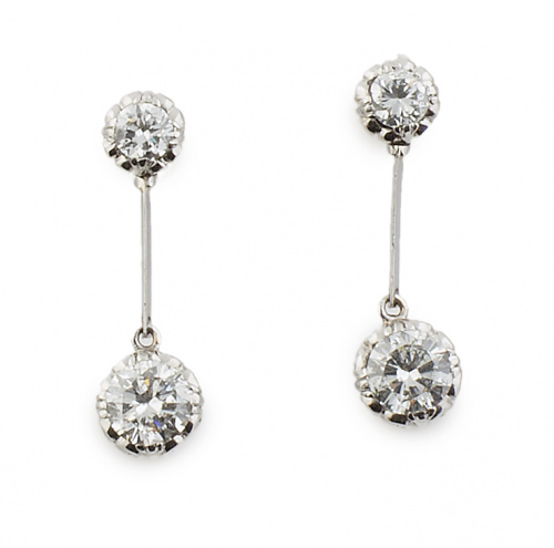 Pendientes largos con dos brillantes unidos por barra artic