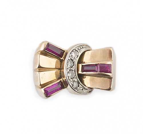 Sortija chevalière años 40 en forma de lazo con rubíes cali