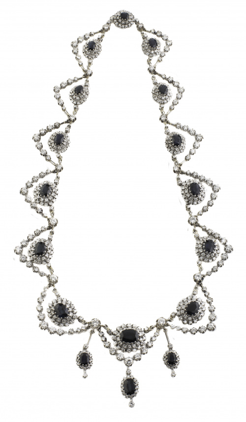 Collar de zafiros y brillantes, con catorce centros de zafi