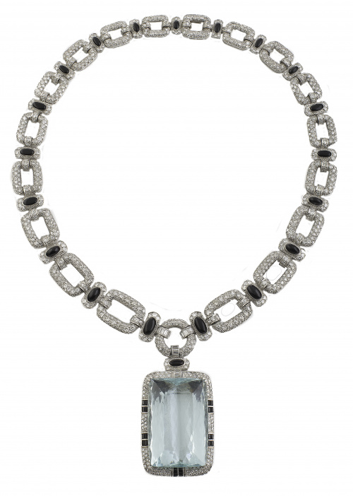 Collar Art-Decó con importante aguamarina de 180 ct que pen