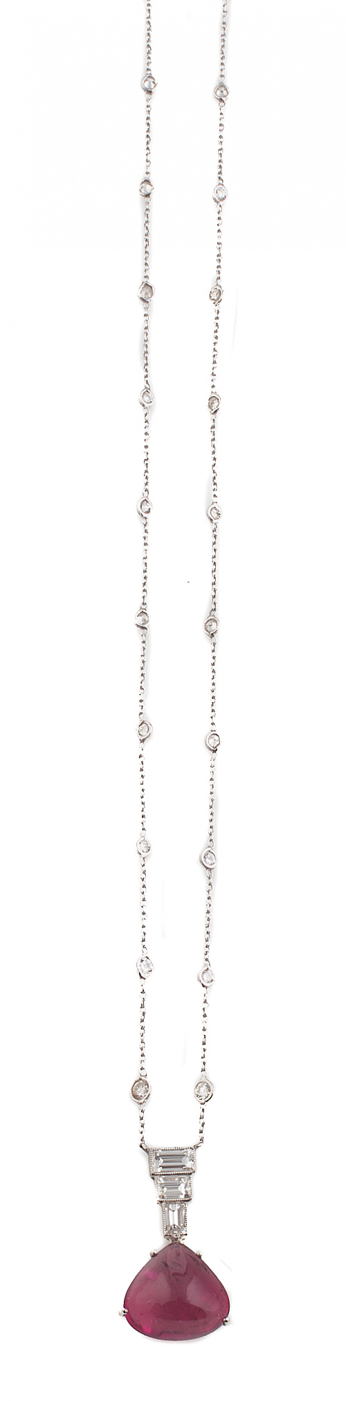 Colgante con cabuchón de turmalina rosa de 7 ct aprox y 1,6