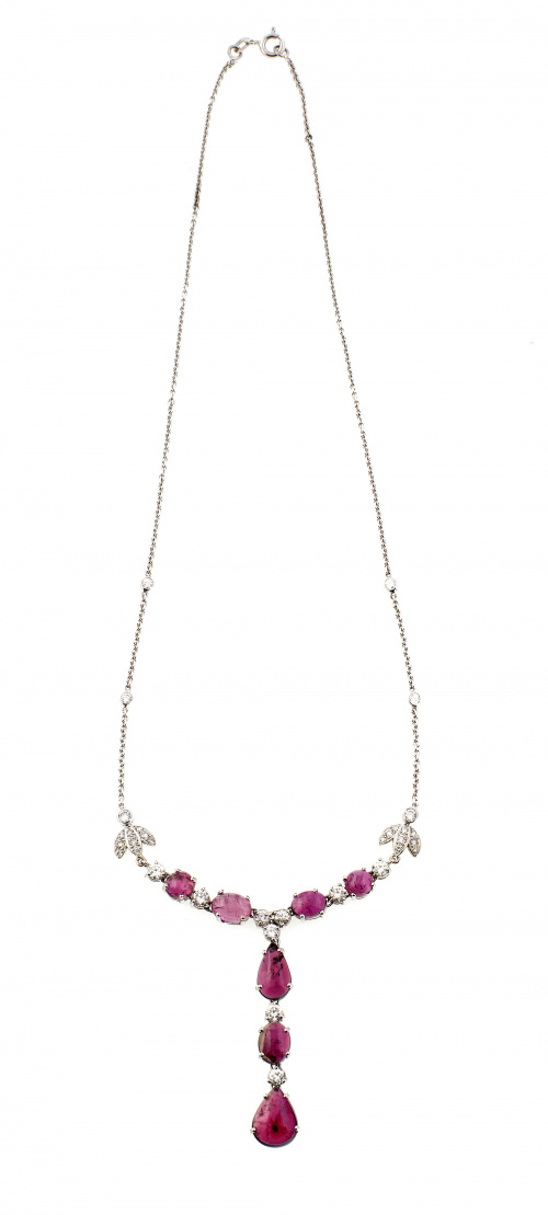 Collar brillantes alternos con turmalinas en cabuchones ova