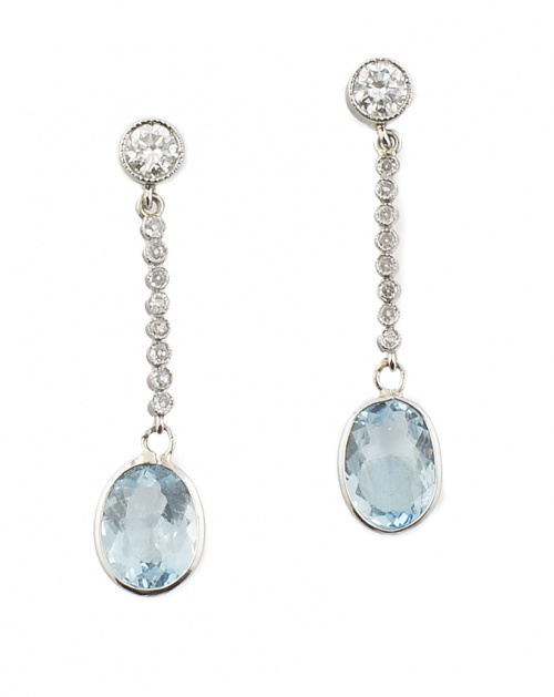 Pendientes largos con aguamarinas colgantes de línea rivièr