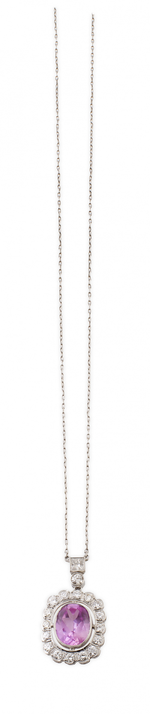 Pendentif con centro de rosa de Francia oval orlada de bril