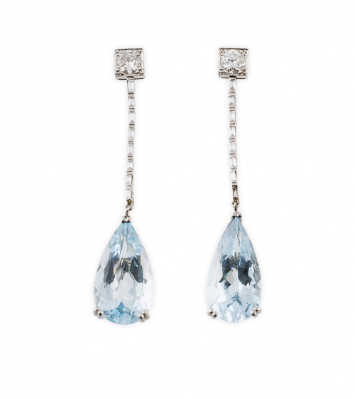 Pendientes largos estilo Art-Decó con perillas de topacios 