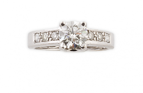 Sortija con solitario de brillante de peso estimado 1,10 ct