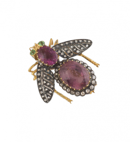 Broche abeja con cuerpo de zafiros rosas, alas de diamantes