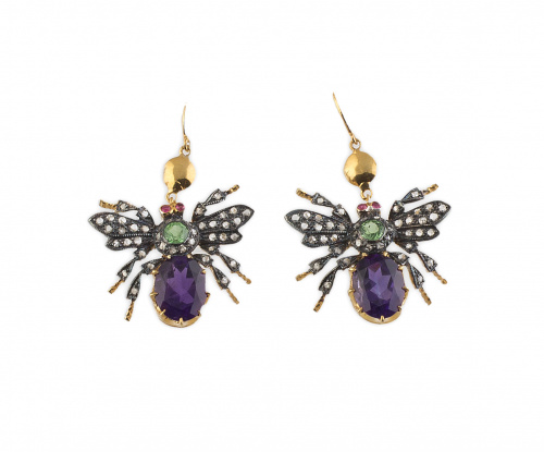 Pendientes en forma de abeja con zafiros morados y verdes e