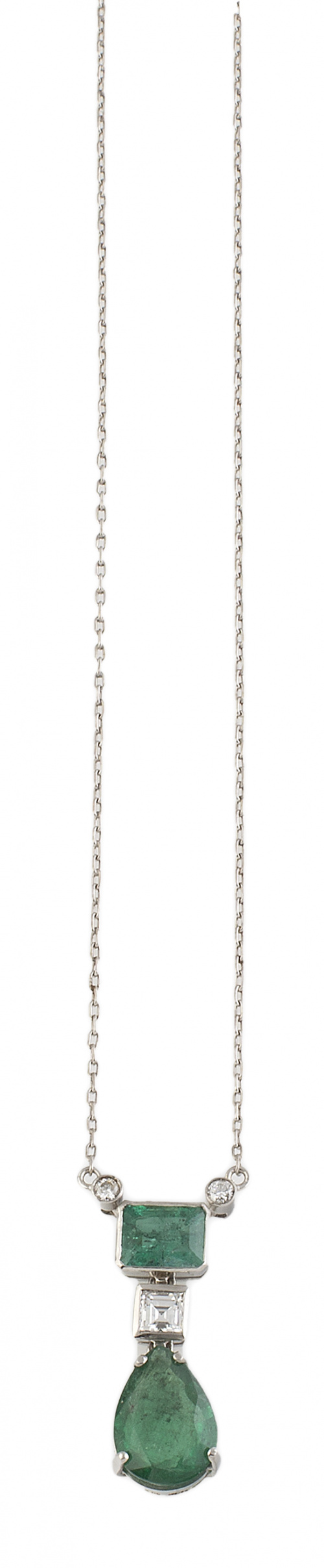Pendentif con esmeralda perilla que pende de diamante talla
