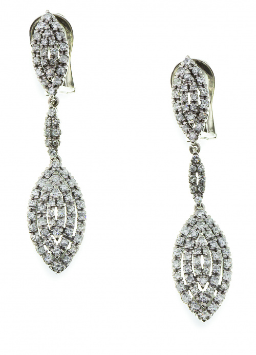 Pendientes largos de platino y brilllantes en tres piezas o