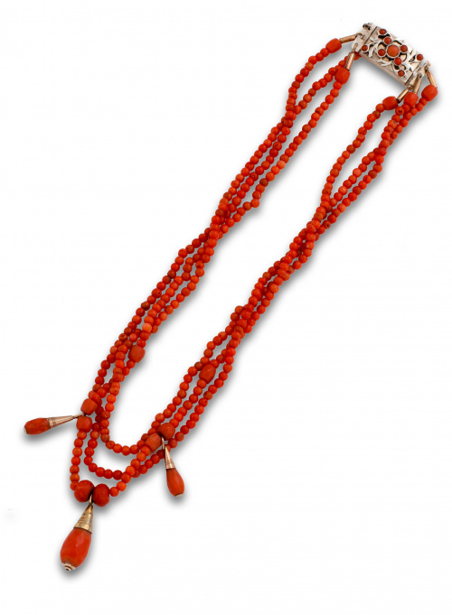 Collar de coral mediterráneo pps s.XIX con tres hilos de cu