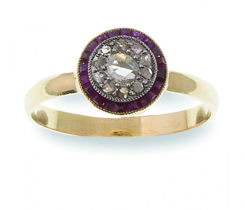 Sortija de pp. S. XX con rosetón de diamantes con orla de r