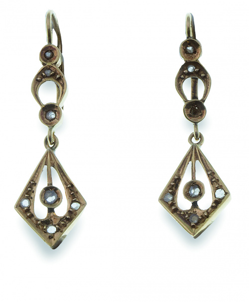 Pendientes largos S. XIX con rombo colgante adornados con d
