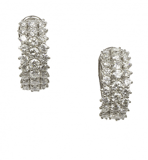 Sortija de brillantes con diseño de banda arqueada con tres