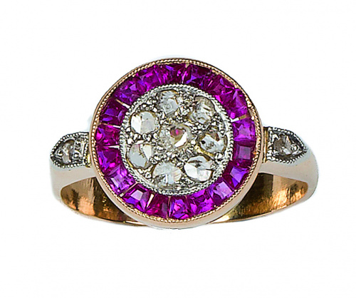 Sortija de pp. S. XX con círculo de pavé diamantes orlado d