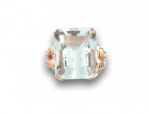 Sortija años 40 con aguamarina de 24 ctes y corazones de bt