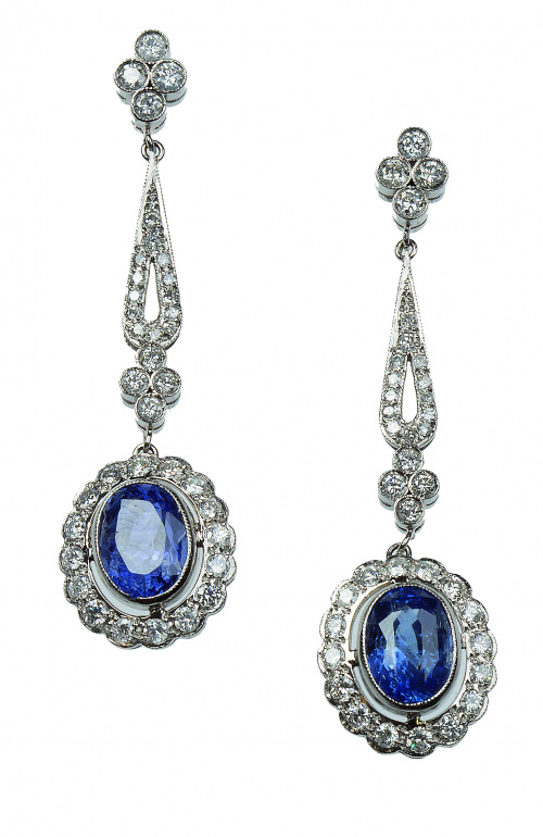 Pendientes largos estilo Art-Decó con zafiros ovales orlado