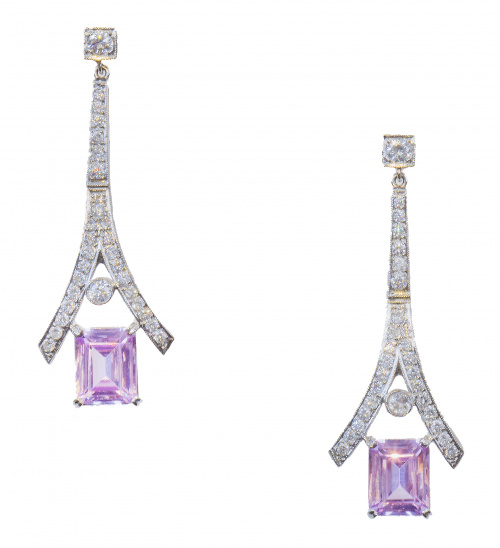 Pendientes largos de brillantes en banda que abre en forma 