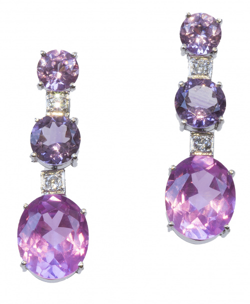 Pendientes largos con dos rosas de Francia ovales y una ama