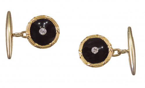 Gemelos circulares de pp. S. XX con esmalte negro, brillant