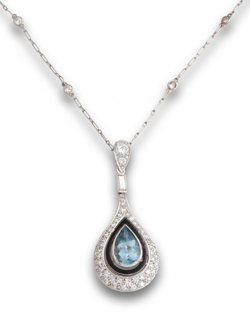 Colgante con perlilla de aguamarina en marco cuajado de bri