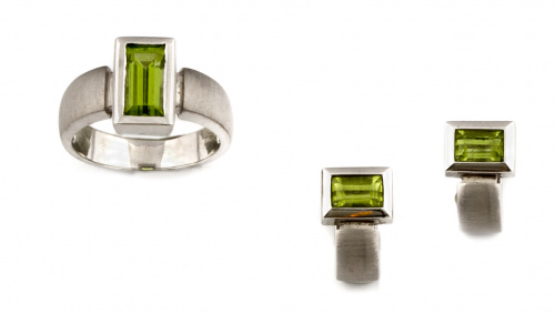 Conjunto de pendientes y sortija con diseño de bandas coron