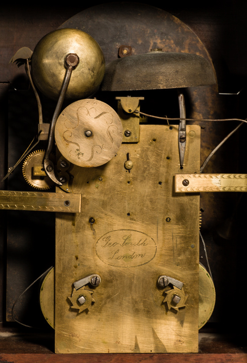 “Geo Smith”. Reloj Bracket con caja lacada en negro y bron