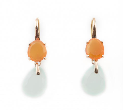 Pendientes largos con cornalina de talla oval y perilla de 