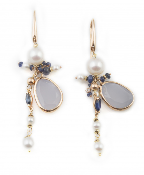 Pendientes largos con perlas, zafiros y calcedonia blanca c