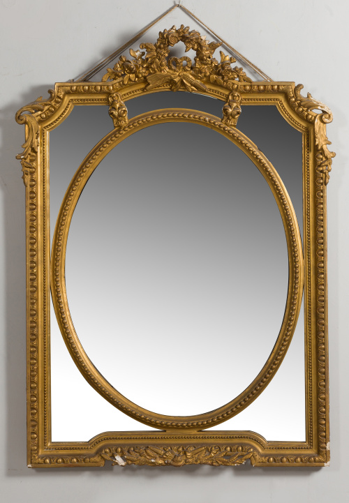 Espejo de estilo Luis XVI, de madera tallada y dorada.Trab