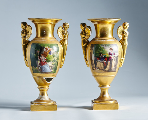 Pareja de jarrones de estilo imperio de porcelana de París,