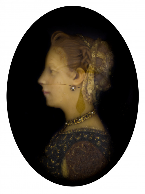 Retrato de dama en cera, con perlas y piedras aplicadas, si