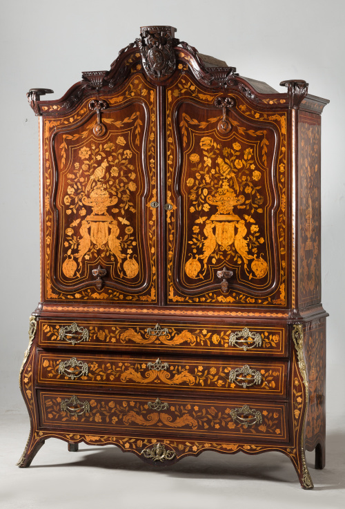 Cabinet en caoba y marquetería de motivos vegetales en made