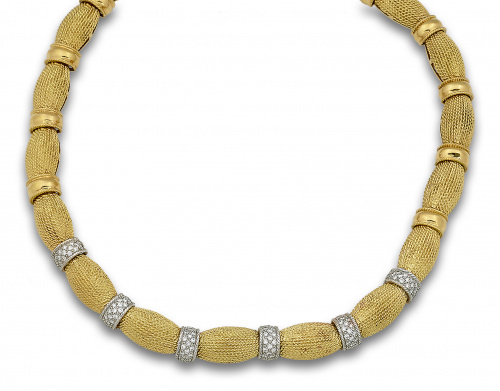Collar de oro y brillantes. Con diseño de piezas articulada