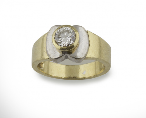 Sortija con solitario de bte de 0,75 ct. aprox, color estim