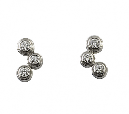 Pendientes con trío de chatones de brillantes en oro blanco