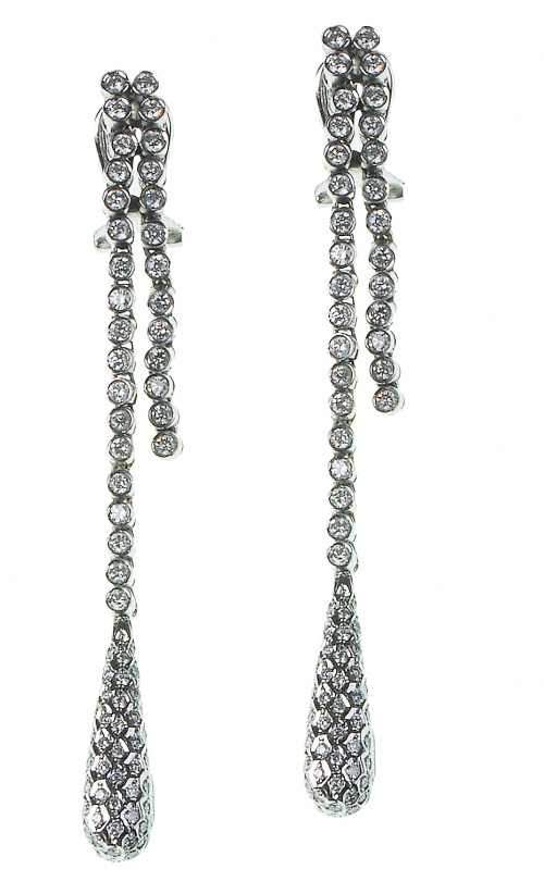 Pendientes largos con dos tiras de chatones de brillantes, 