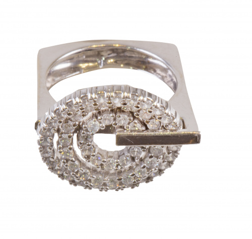 Sortija con tres círculos concéntricos móviles de brillante