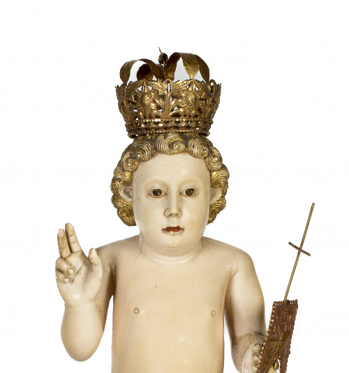 “Niño Jesús salvador del mundo” Escultura en marfil tallad