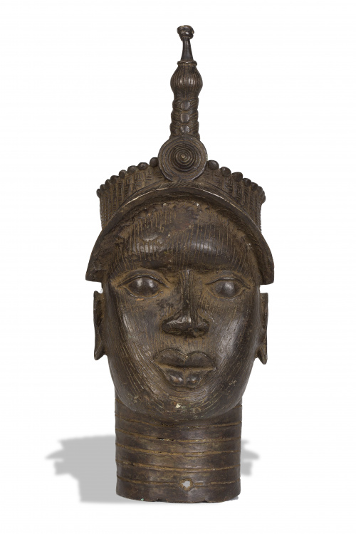 Cabeza en bronce de mujer de color. Trabajo africano.