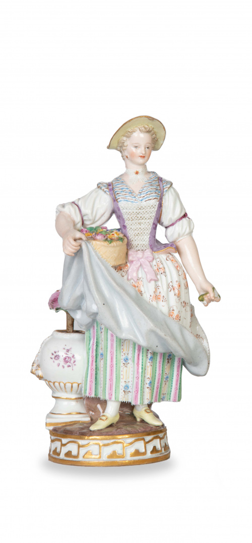 Dama con cesto de flores.Figura de porcelana esmaltada.
