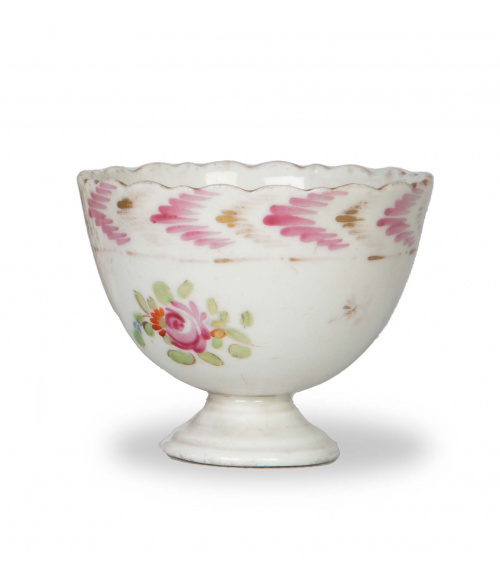 Huevera de porcelana esmaltada con decoración floral.Meis