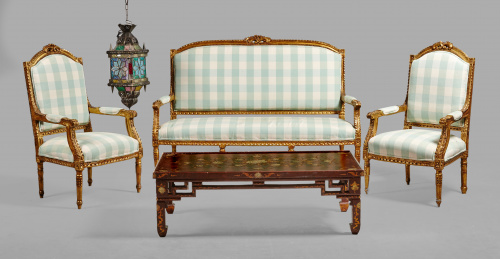 Sofá de madera tallada y dorada de estilo Luis XVI.Francia
