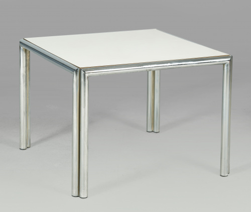 Mesa baja con tapa de melamina blanca con patas tubulares d