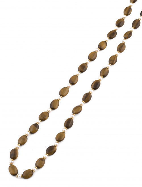 Collar de perlas cultivadas y ojo de tigre oval montado en 
