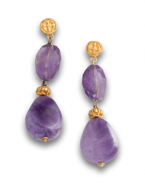 Pendientes largos de amatistas una facetada y otra en forma