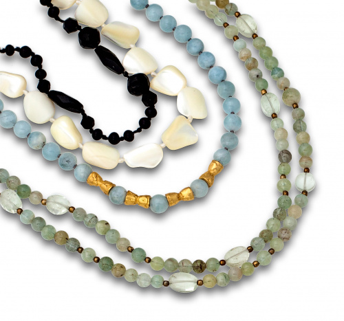 Collar largo de aguamarinas esféricas y ovaladas con entrep