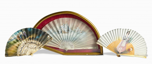 Abanico de seda pintada, una valenciana pintada en parte de