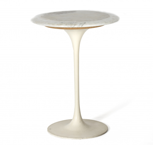 Eero Sarinen ( 1910 - 1961).Mesa auxiliar en metal pintado