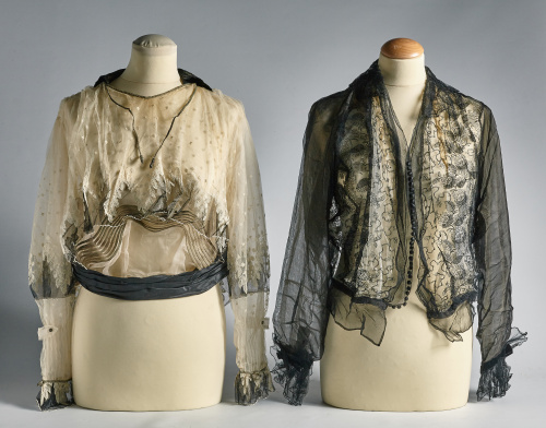 Chaqueta en gasa de seda negra con hojas bordadas, h. 1900.